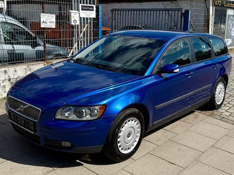 Blau Gebraucht 2006 Volvo V50 Kombi | 3.650 € (Fairer Preis) - Bild 1/4