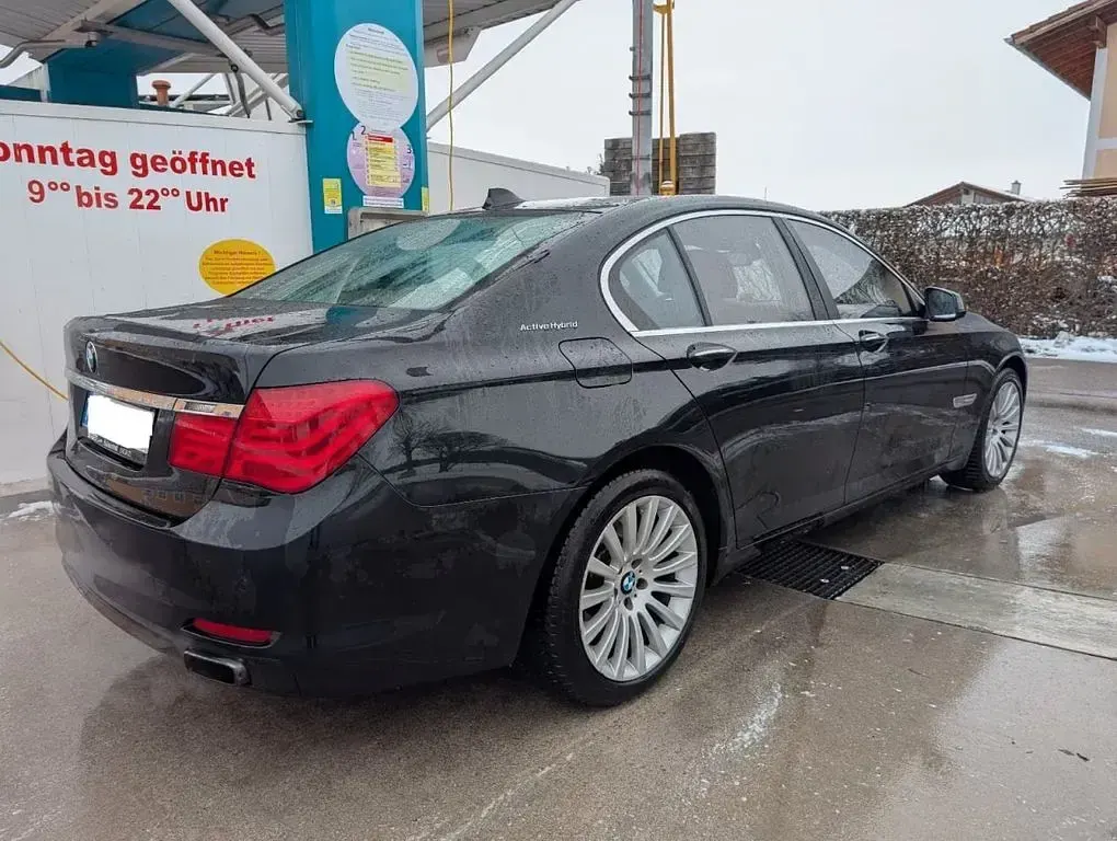 Gebraucht BMW 750 465 PS (342 kW) 2010 Schwarz Limousine