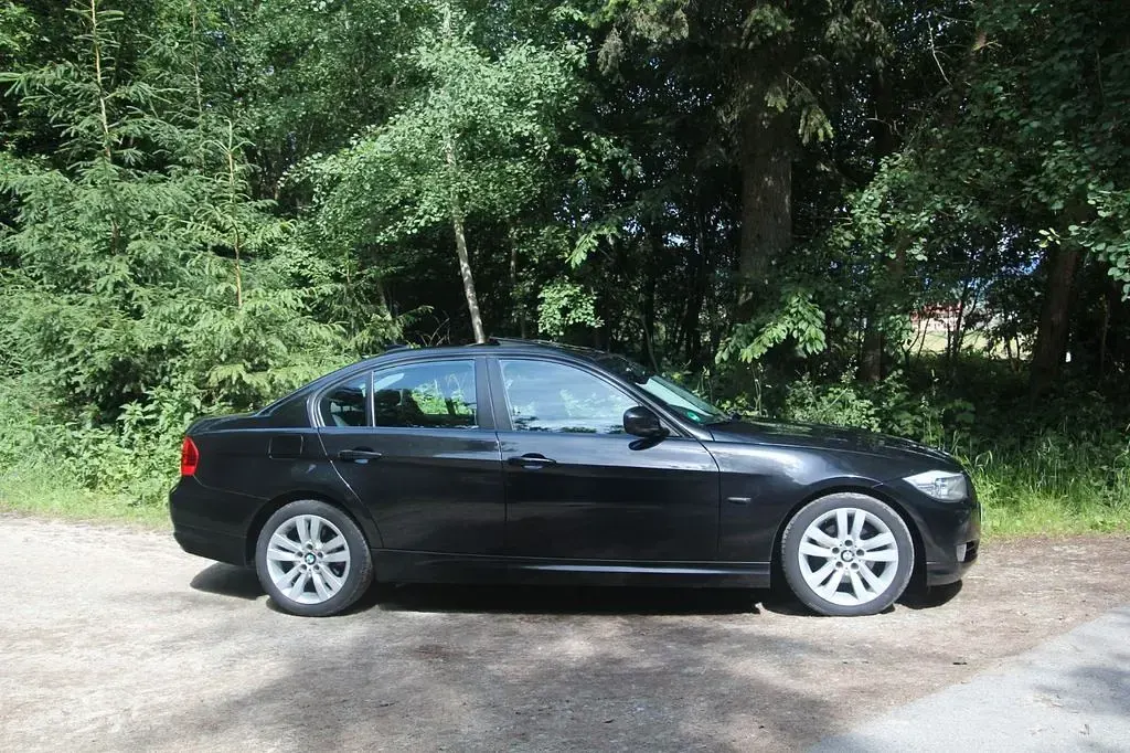 Gebraucht BMW 320 Comfort Edition 170 PS (125 kW) 2009 Schwarz Limousine