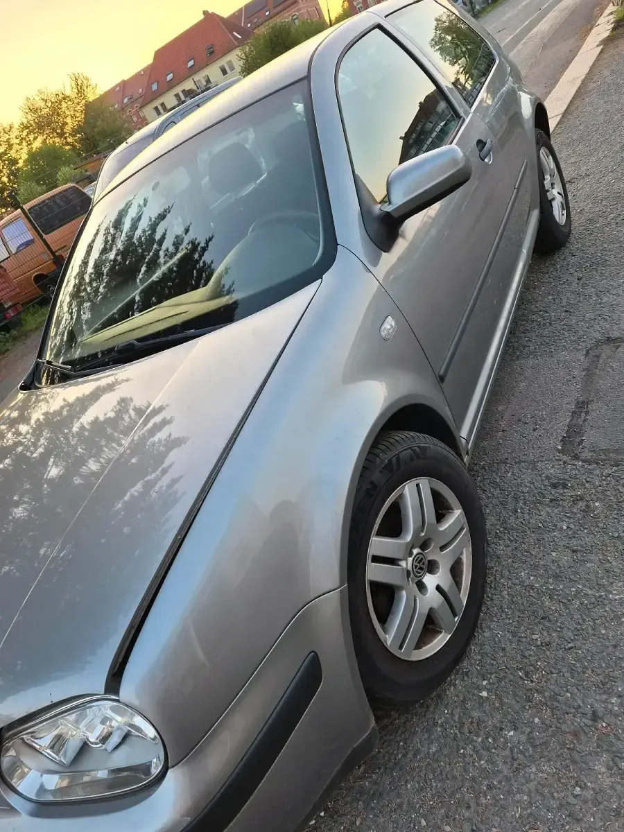 Gebraucht VW Golf IV 2002 Silber Kleinwagen
