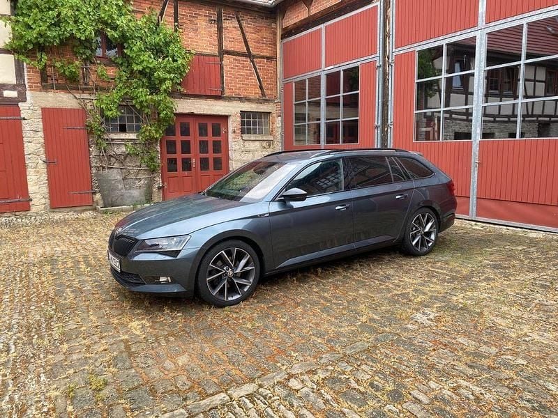 Gebraucht Skoda Superb SportLine 179 PS (131 kW) 2018 Grau Kombi