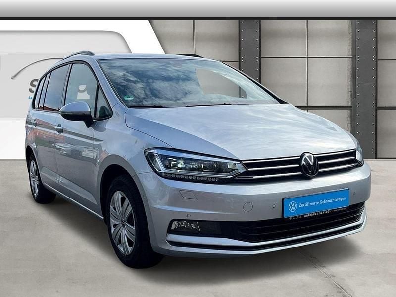 Gebraucht VW Touran Comfortline 122 PS (89 kW) 2022 Reflexsilber metallic Van / Kleinbus