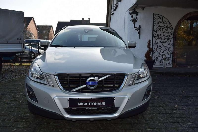 Gebraucht Volvo XC60 175 PS (128 kW) 2010 Weisssilberweiß metallic SUV