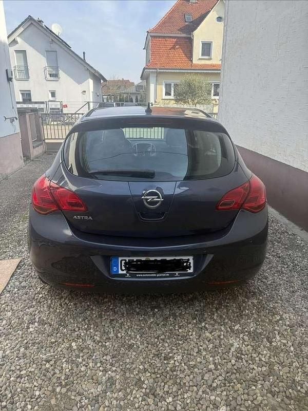Gebraucht Opel Astra Edition 116 PS (85 kW) 2010 Blau Kleinwagen