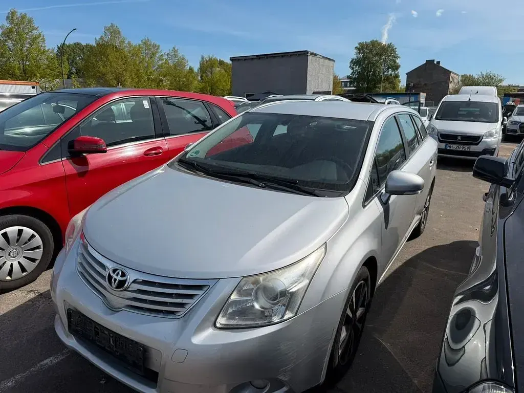 Gebraucht Toyota Avensis 147 PS (108 kW) 2009 Silber Kombi