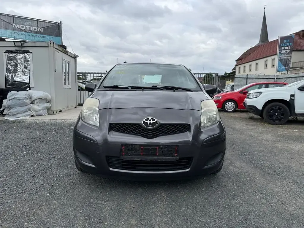 Gebraucht Toyota Yaris Cool 69 PS (50 kW) 2011 Grau Kleinwagen