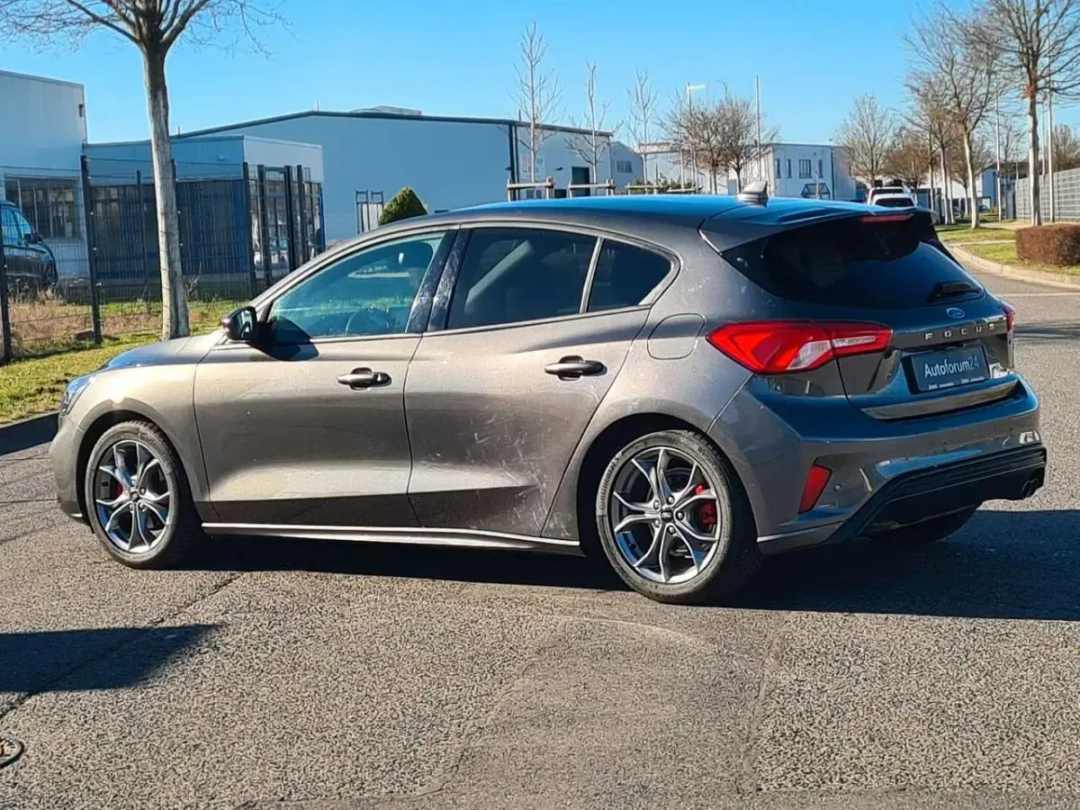 Usado Ford Focus ST-Line X 155 CV (114 kW) 2020 Gris Berlina