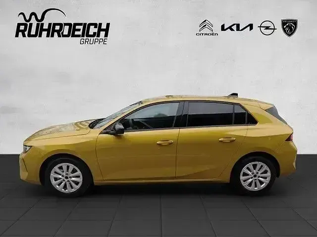 Gebraucht Opel Astra Enjoy 110 PS (80 kW) 2024 Gelb Kleinwagen