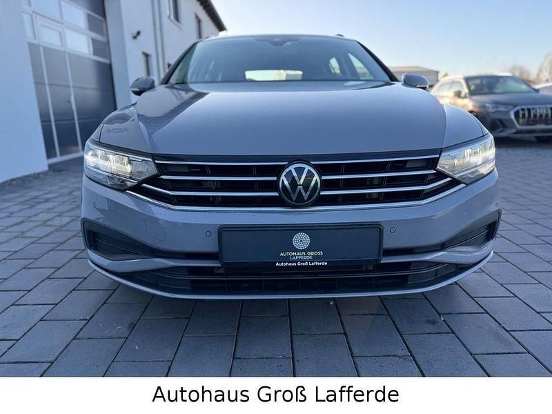 Gebraucht VW Passat 150 PS (110 kW) 2024 Grau Kombi