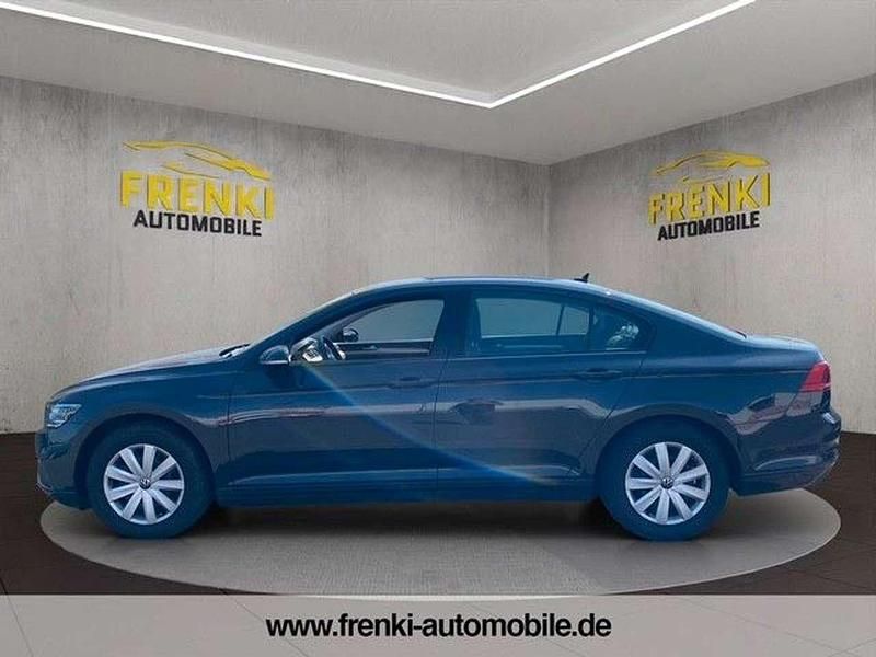 Gebraucht VW Passat Basis 120 PS (88 kW) 2019 Grau Limousine