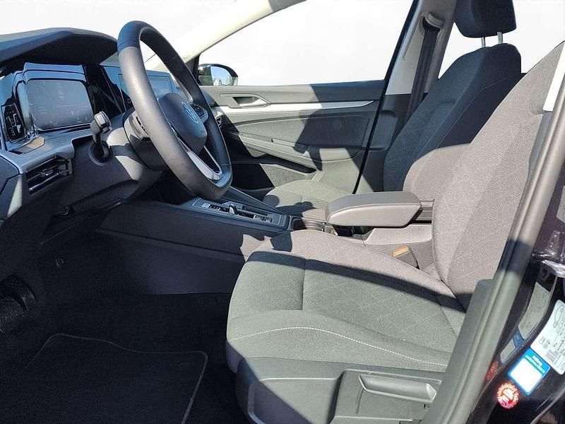 Gebraucht VW Golf VIII Life 150 PS (110 kW) 2023 Deep black perleffekt Limousine