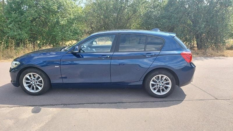Blau Gebraucht 2016 BMW 118 Sport Line Kleinwagen | 14.500 € (Fairer Preis) - Bild 1/4