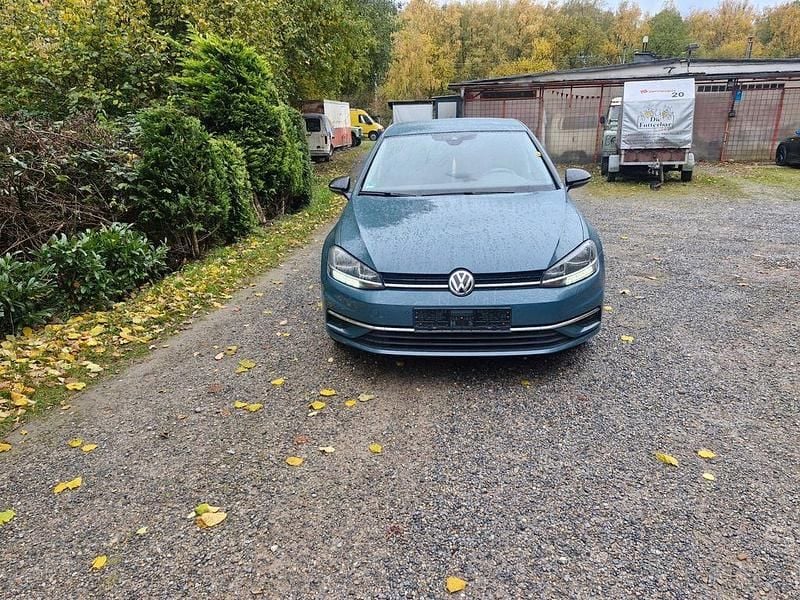 Blau Gebraucht 2019 VW Golf VII IQ Drive Limousine | 12.500 € (Guter Preis) - Bild 1/4