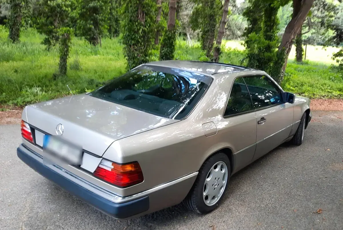 Gebraucht Mercedes 230 132 PS (97 kW) 1987 Gold Coupé
