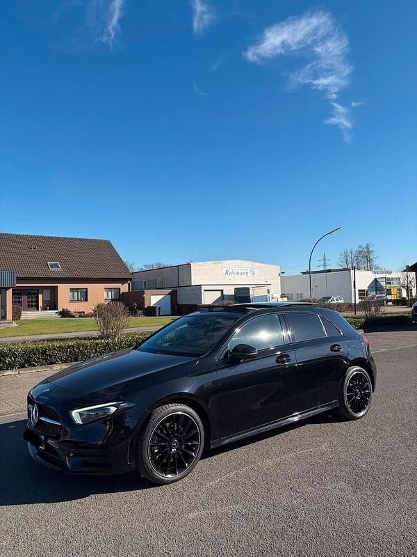 Gebraucht Mercedes A250 AMG 218 PS (160 kW) 2021 Schwarz Kleinwagen