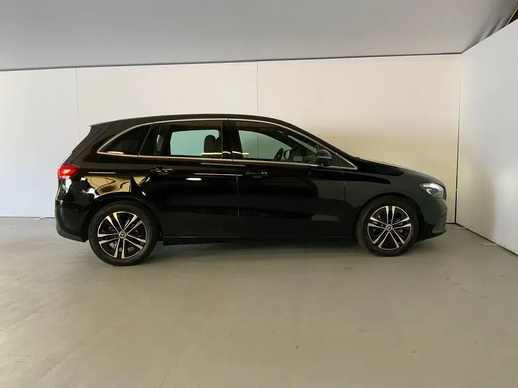 Gebraucht Mercedes B180 Progressive 136 PS (100 kW) 2025 Unilack nachtschwarz Kleinwagen