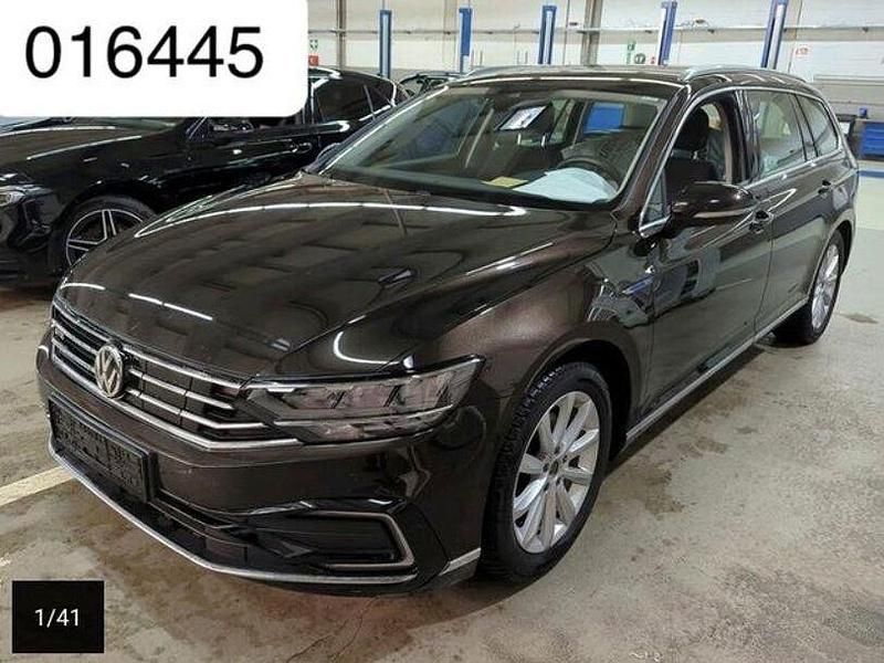 Braun Gebraucht 2020 VW Passat GTE Limousine | 19.950 € (Superpreis) - Bild 1/4