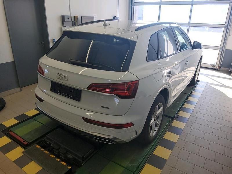 Gebraucht Audi Q5 Basis 204 PS (150 kW) 2024 Gletscherweiß metallic SUV