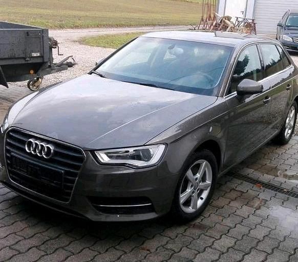 Grau Gebraucht 2015 Audi A3 Sport Limousine | 12.500 € (Fairer Preis) - Bild 1/4