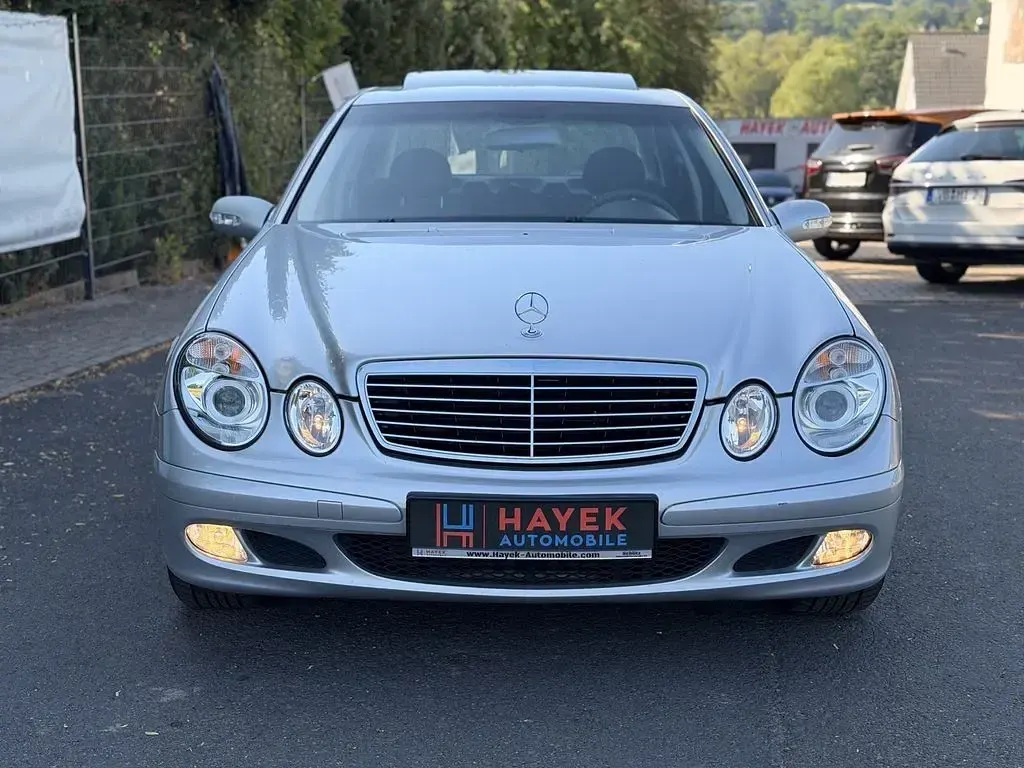 Gebraucht Mercedes E220 150 PS (110 kW) 2005 Silber Limousine