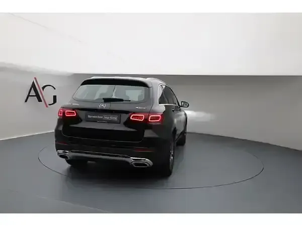 Gebraucht Mercedes GLC300 211 PS (155 kW) 2021 Unilack schwarz uni SUV