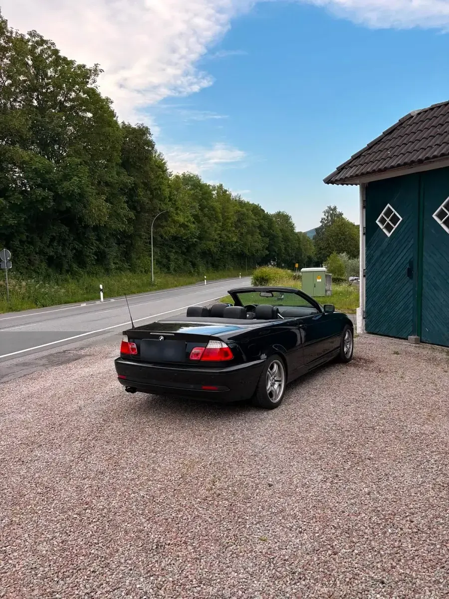 Gebraucht BMW 320 Cabriolet 170 PS (125 kW) 2004 Schwarz Cabrio