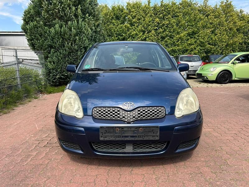 Blau Gebraucht 2004 Toyota Yaris Kleinwagen | 1.590 € (Fairer Preis) - Bild 1/4