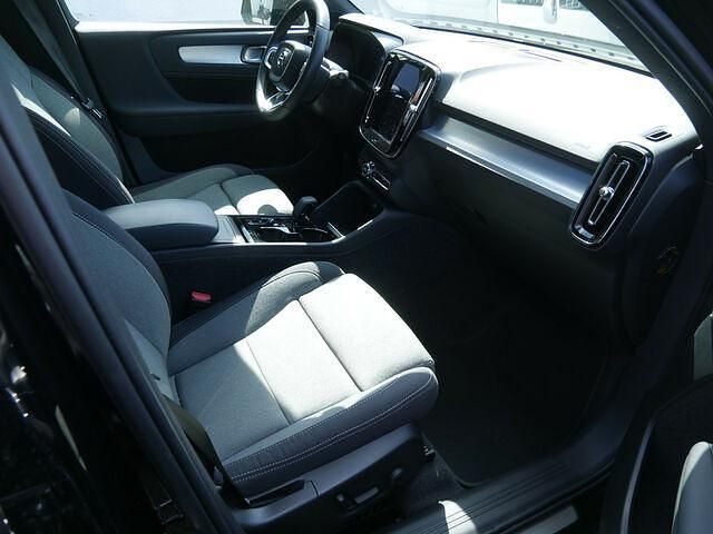 Gebraucht Volvo XC40 Plus 197 PS (144 kW) 2024 Schwarz / onyx schwarz (metallic) SUV