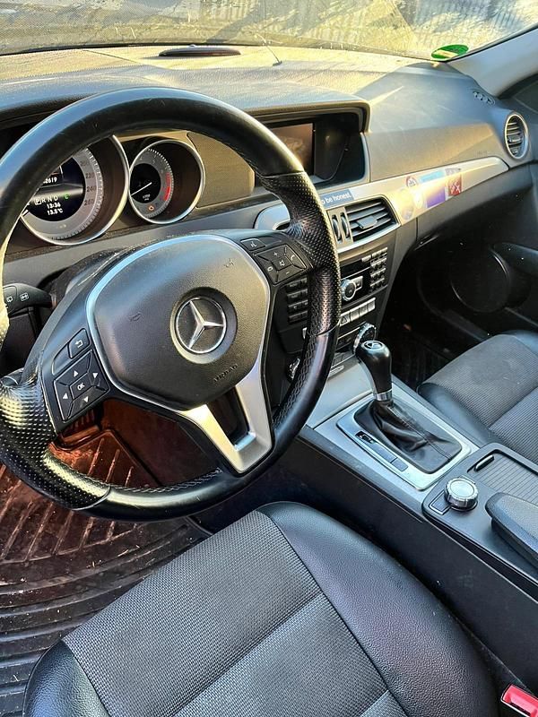 Gebraucht Mercedes C180 156 PS (114 kW) 2012 Schwarz Kombi