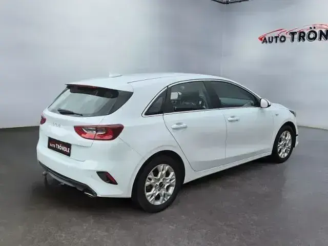 Gebraucht Kia Ceed Vision 160 PS (117 kW) 2022 Weiss Kleinwagen