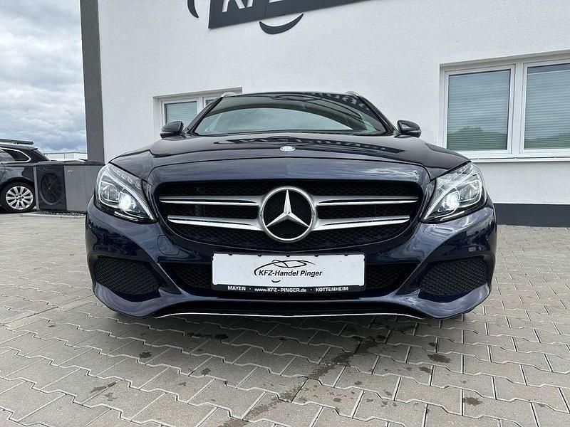 Gebraucht Mercedes C400 Avantgarde 333 PS (244 kW) 2016 Blau Limousine