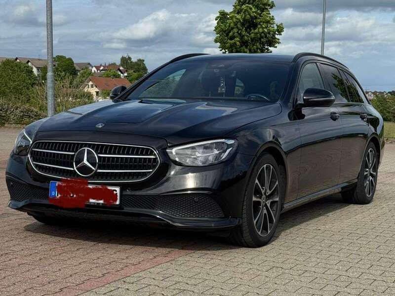 Schwarz Gebraucht 2020 Mercedes E220 Avantgarde Kombi | 30.599 € (Fairer Preis) - Bild 1/4
