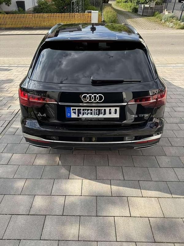 Gebraucht Audi A4 S-Line 150 PS (110 kW) 2024 Schwarz Kombi