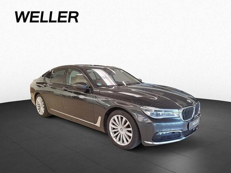 Gebraucht BMW 750 Shadowline 400 PS (294 kW) 2019 Sophistograu (grau) Limousine
