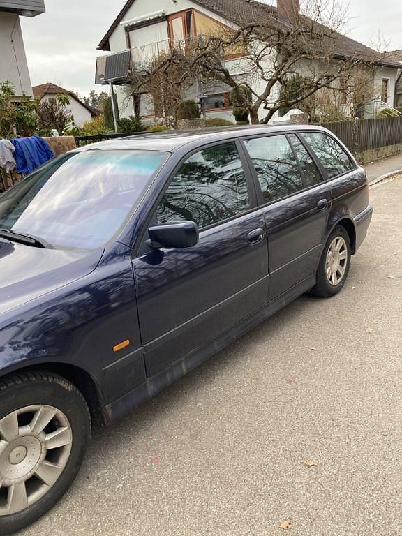 Gebraucht BMW 520 150 PS (110 kW) 1999 Blau Kombi