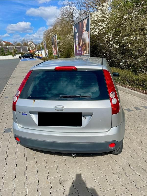 Gebraucht Ford Fiesta 60 PS (44 kW) 2006 Silber Kleinwagen