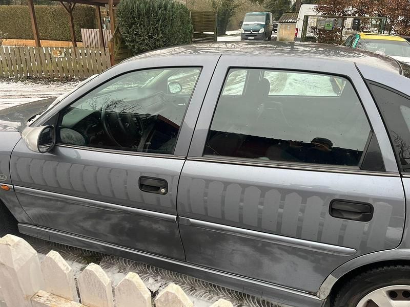 Gebraucht Opel Vectra 100 PS (73 kW) 2001 Grau Limousine