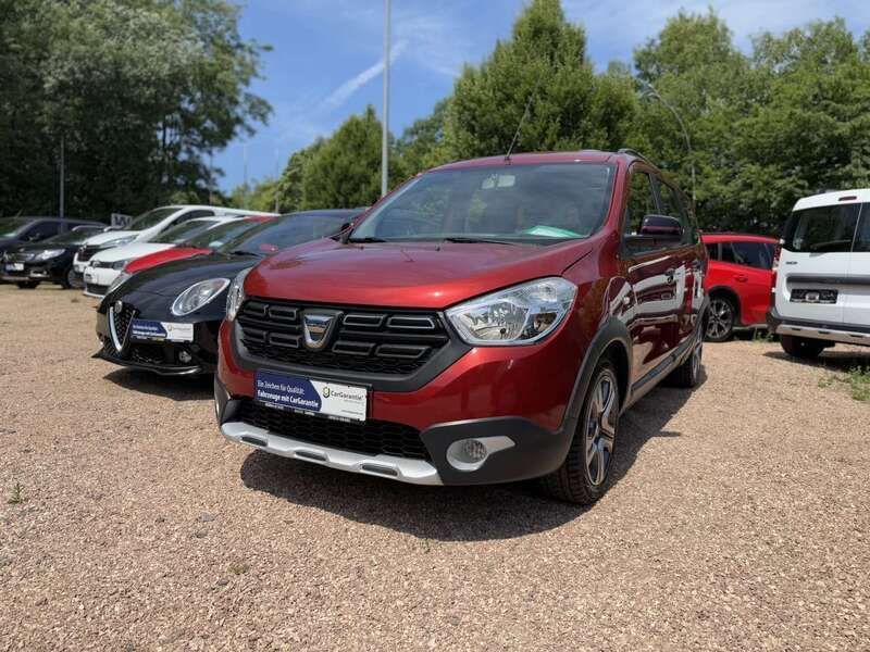 Rouge fusion Gebraucht 2019 Dacia Lodgy Stepway Van / Kleinbus | 13.990 € (Fairer Preis) - Bild 1/4