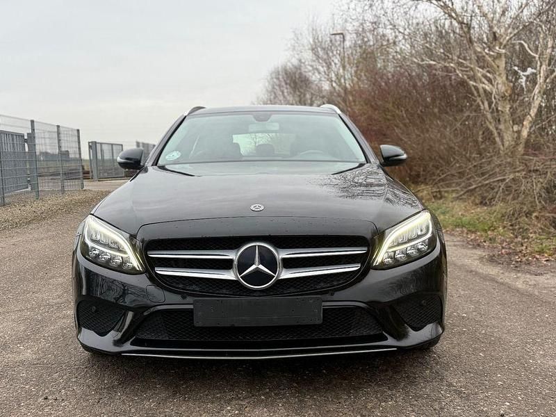 Gebraucht Mercedes C220 194 PS (142 kW) 2018 Schwarz Kombi