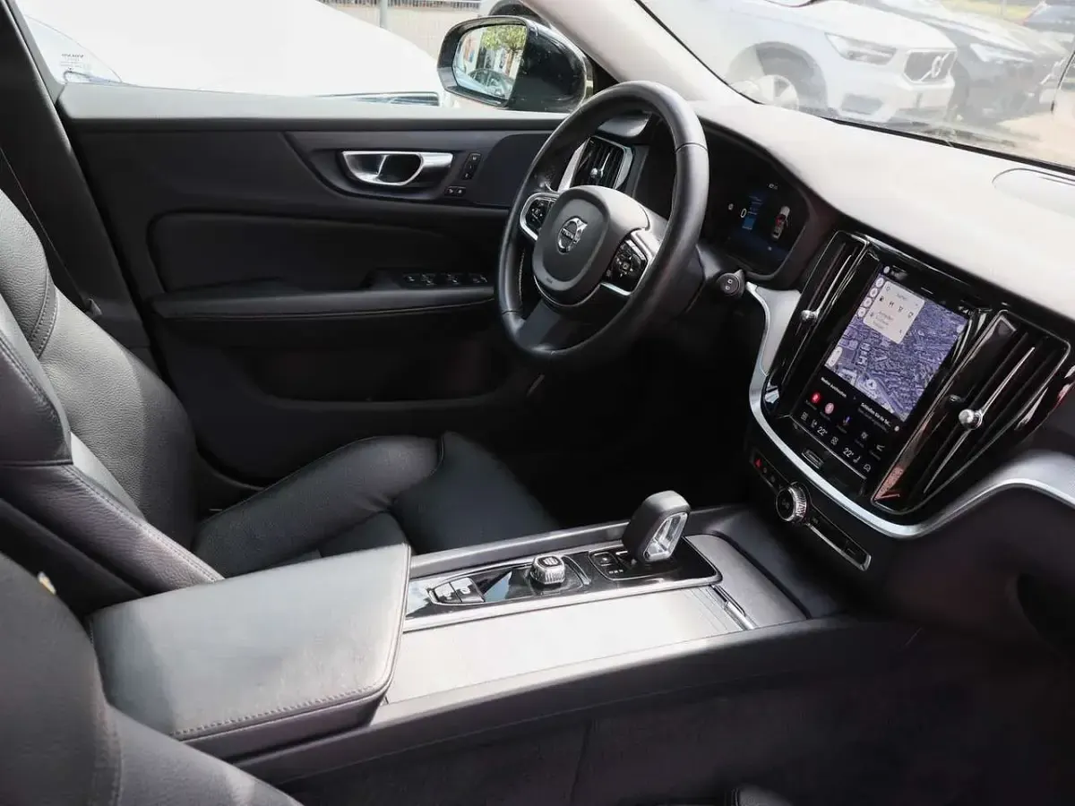Gebraucht Volvo V60 CC Plus 197 PS (144 kW) 2023 Schwarz Kombi