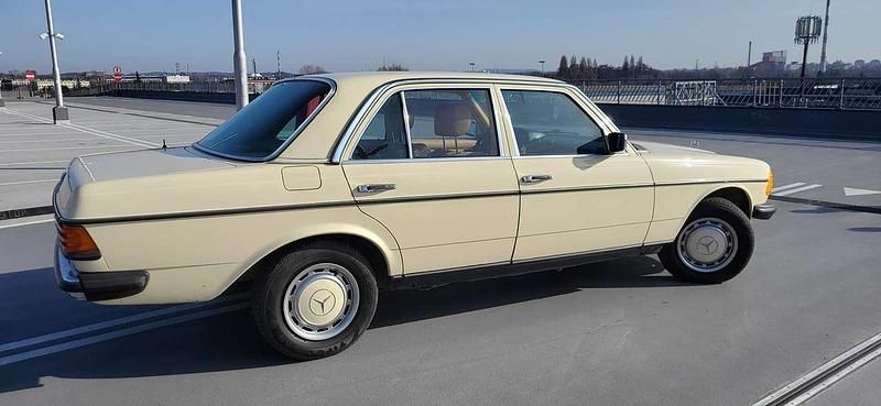 Gebraucht Mercedes E300 86 PS (63 kW) 1981 Beige Limousine
