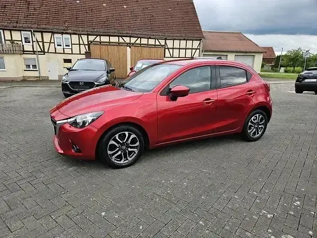 Gebraucht Mazda 2 Nakama 90 PS (66 kW) 2017 Rot Limousine