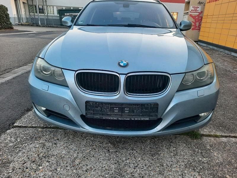 Gebraucht BMW 320 2010 Blau Kombi