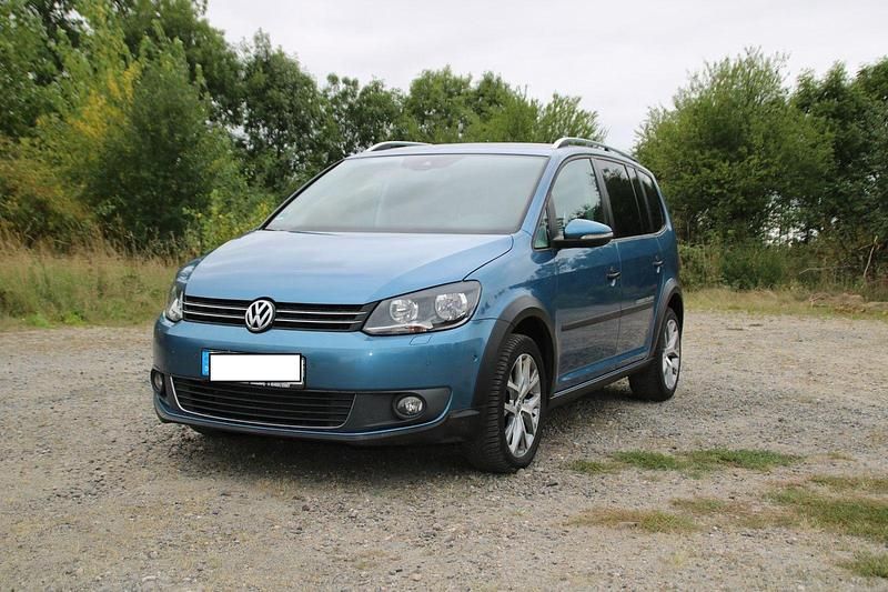 Blau Gebraucht 2014 VW Touran Cross Van / Kleinbus | 9.500 € (Fairer Preis) - Bild 1/4