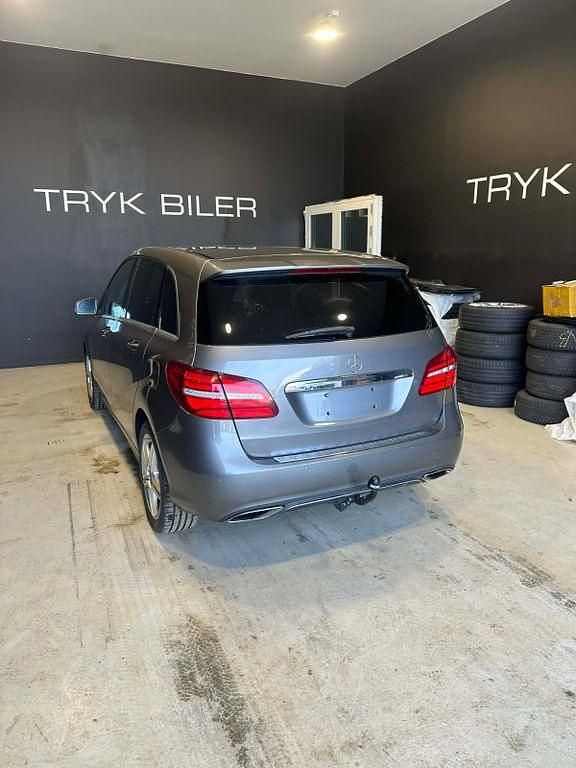 Gebraucht Mercedes B220 177 PS (130 kW) 2016 Grau Van / Kleinbus