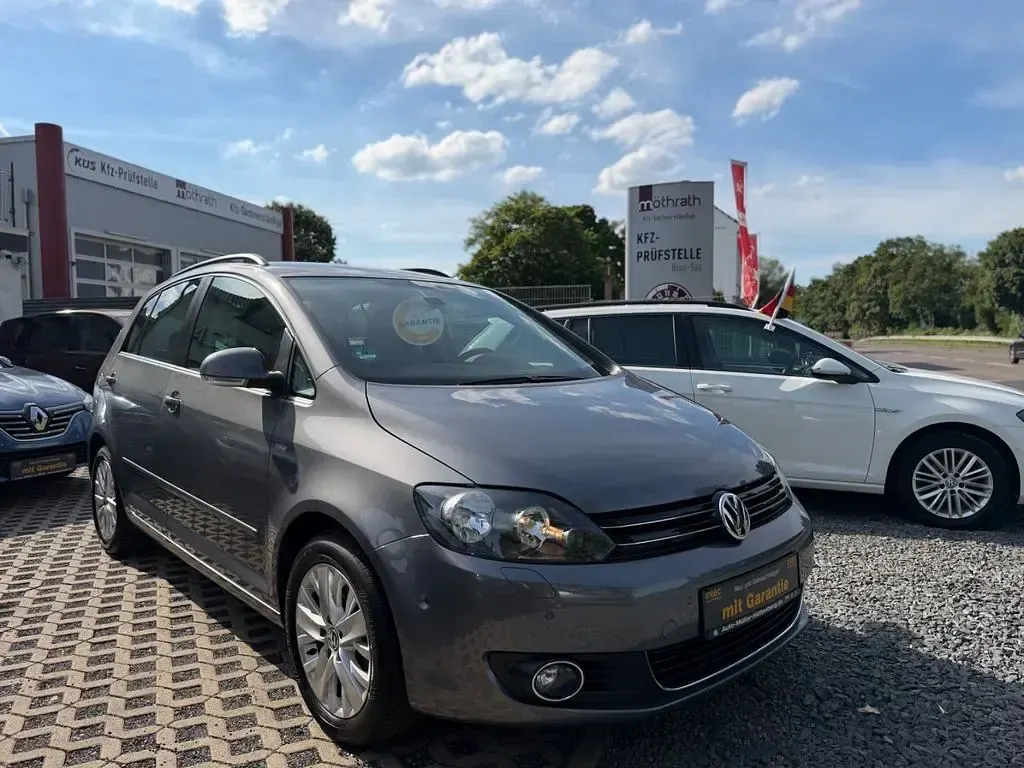 Gebraucht VW Golf VII Life 105 PS (77 kW) 2013 Grau Limousine