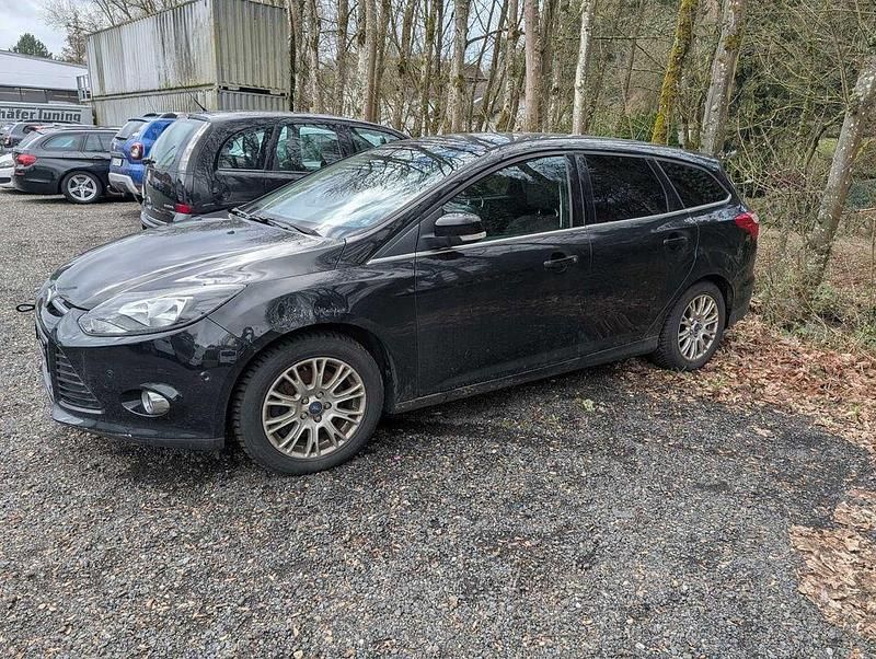 Gebraucht Ford Focus 140 PS (102 kW) 2011 Schwarz Limousine