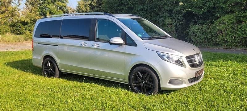 Silber Gebraucht 2016 Mercedes V250 Edition Van / Kleinbus | 36.990 € (Fairer Preis) - Bild 1/4