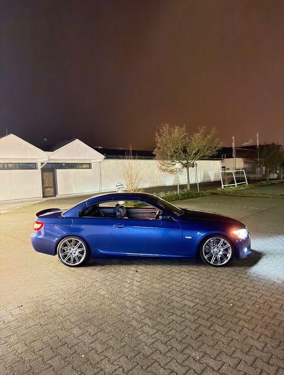 Blau Gebraucht 2012 BMW 330 Cabriolet M Sport Cabrio | 13.300 € (Fairer Preis) - Bild 1/4