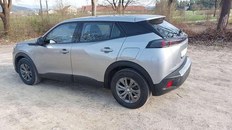 Second-hand Peugeot e-2008 Active 100 kW (136 CP) 2021 Gri SUV